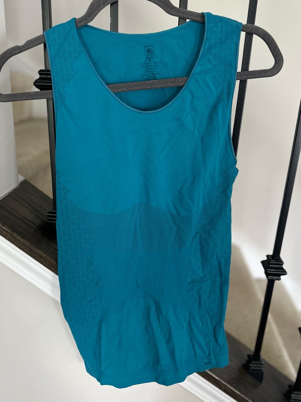 REI Top M